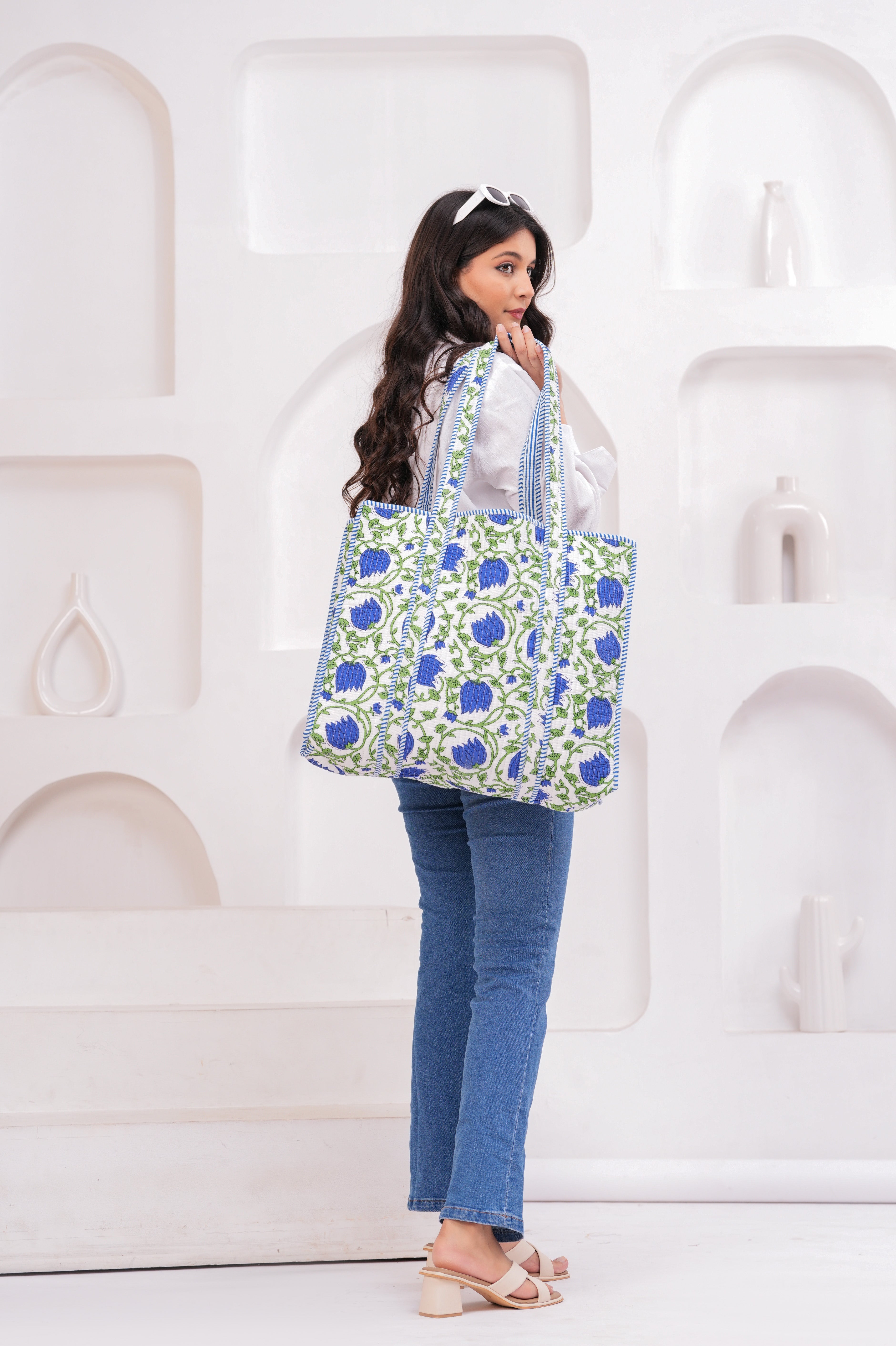 Blue Floral Tote Bag, Trendy Bag, White Background, Flower Pattern, Stylish Handbag